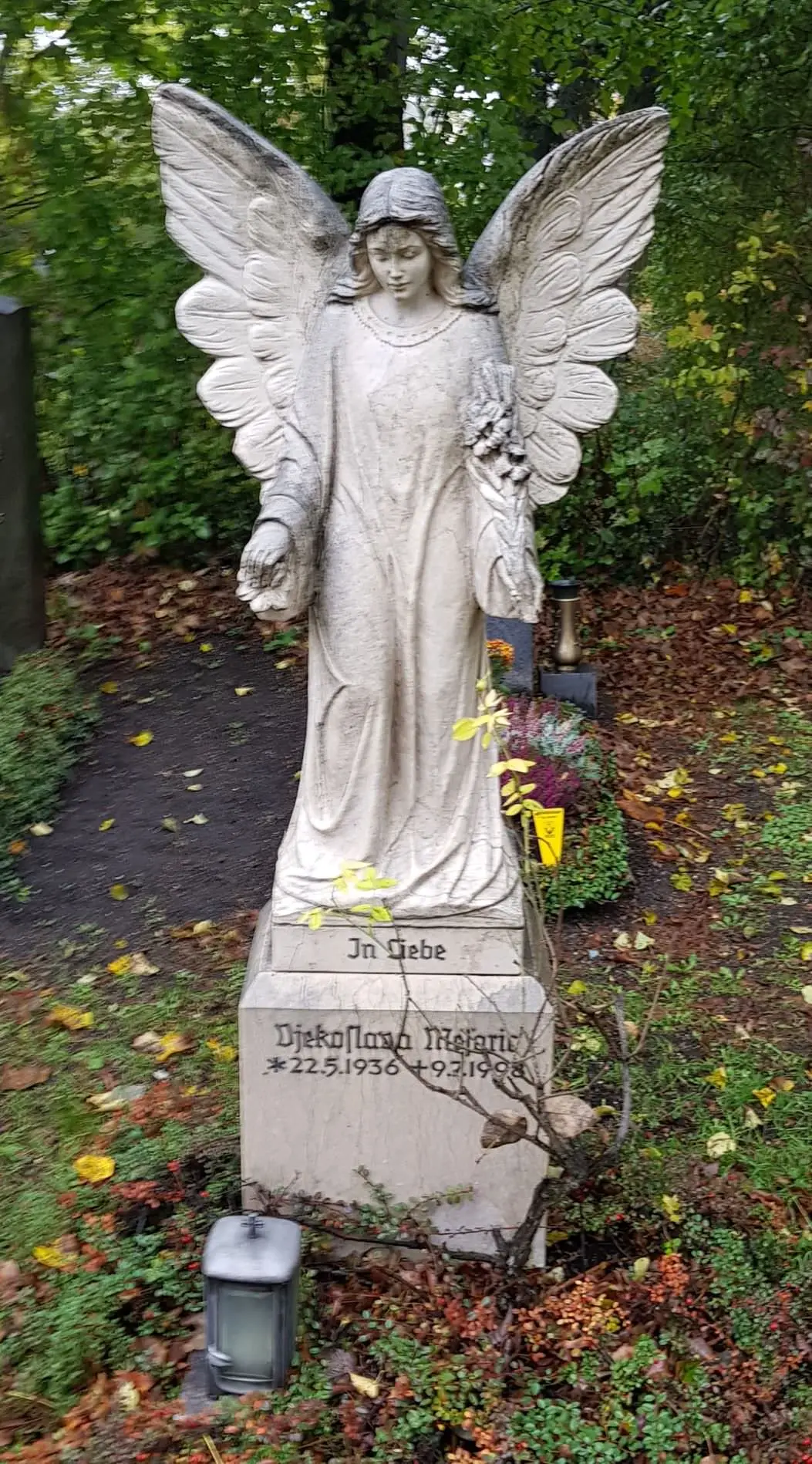 Vorher: Reinigung Engel (Vorderseite)