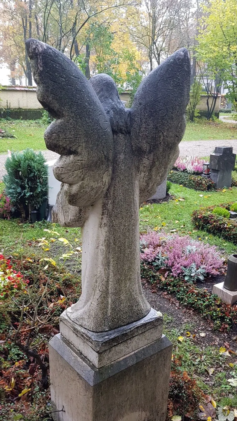 Vorher: Reinigung Engel (Rückseite)