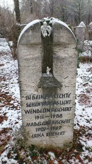 Vorher: Grabmalrenovierung
